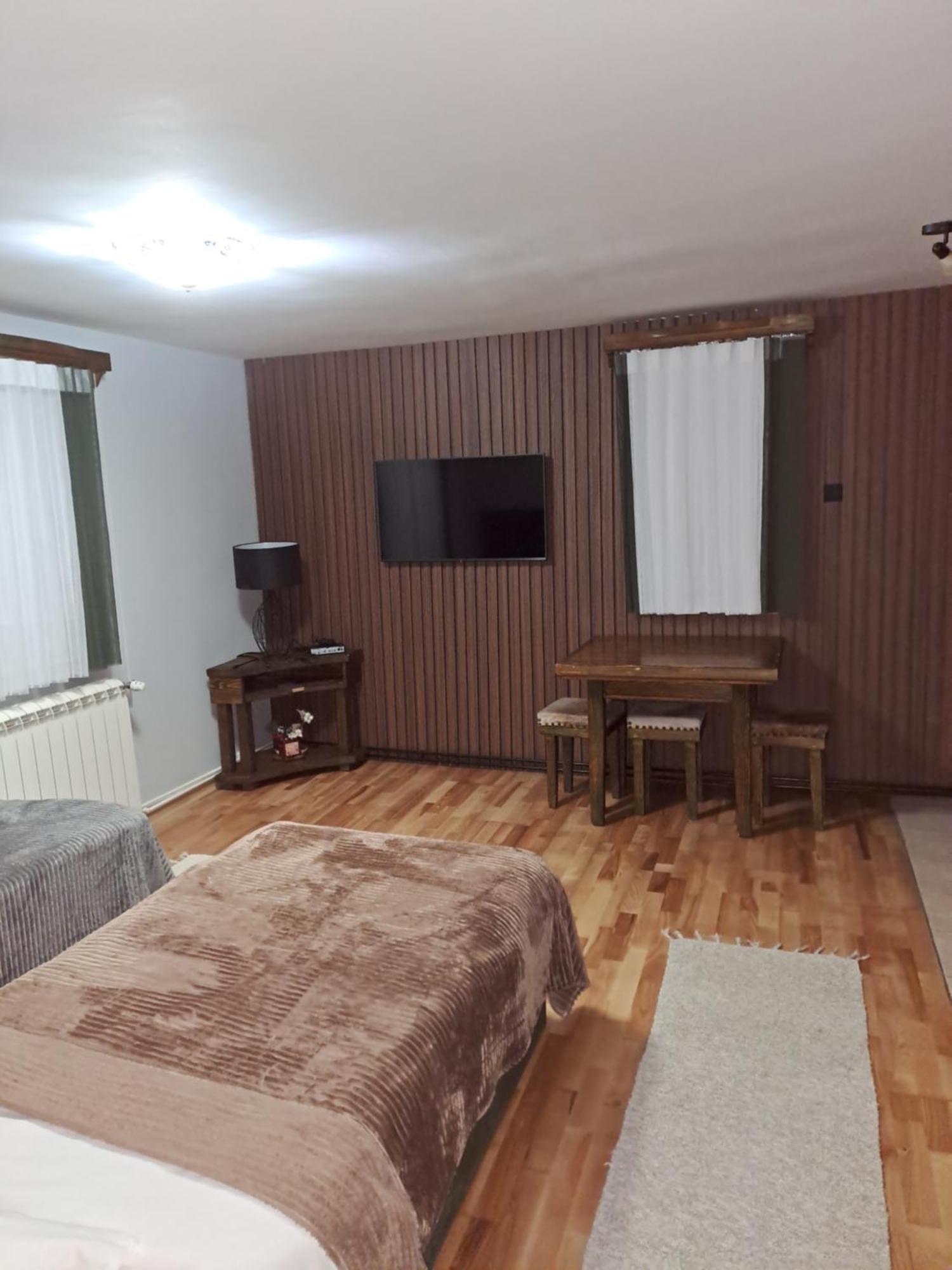 Rooms And Apartmants Mirovic コラシン 部屋 写真