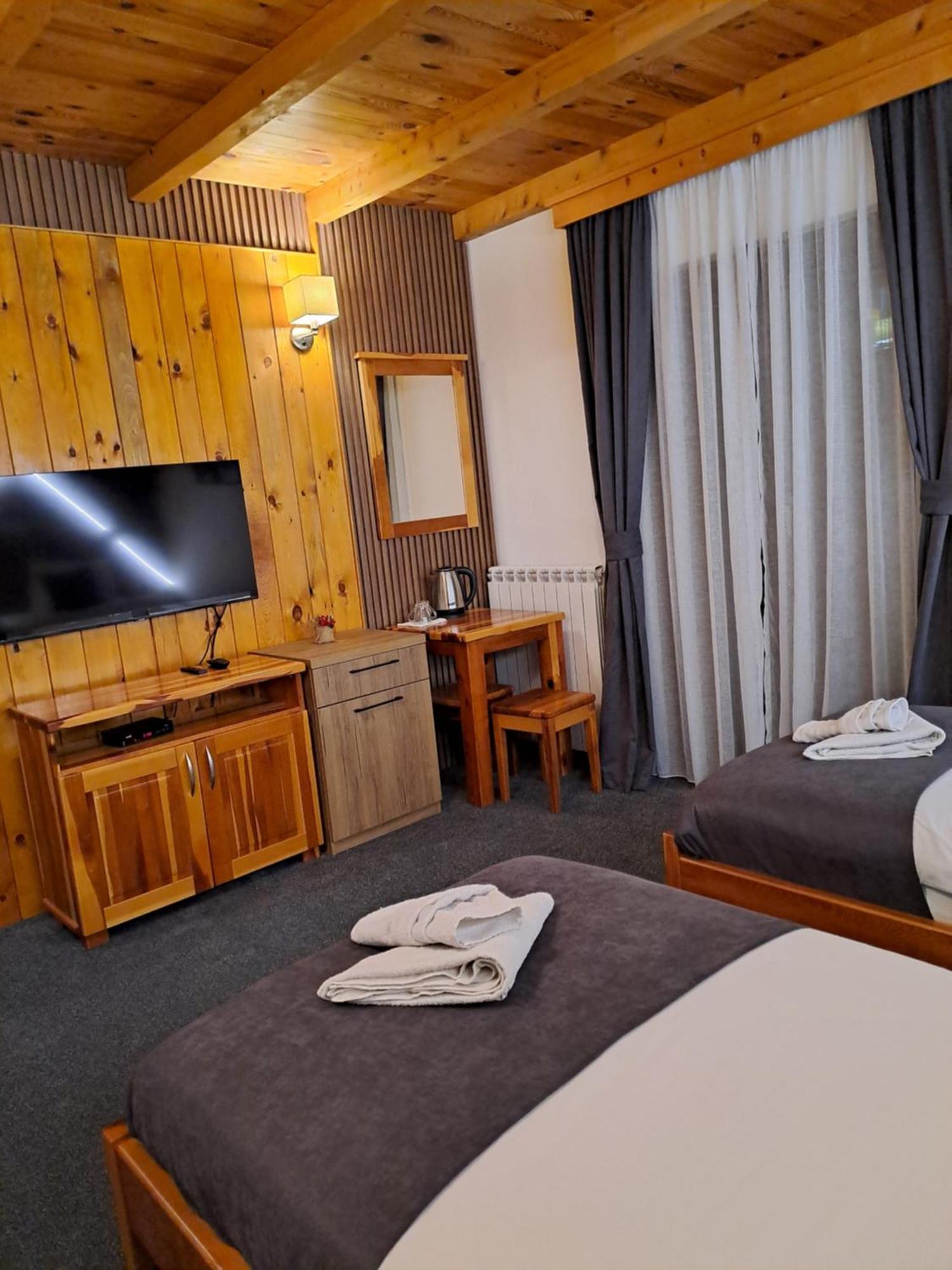 Rooms And Apartmants Mirovic コラシン エクステリア 写真