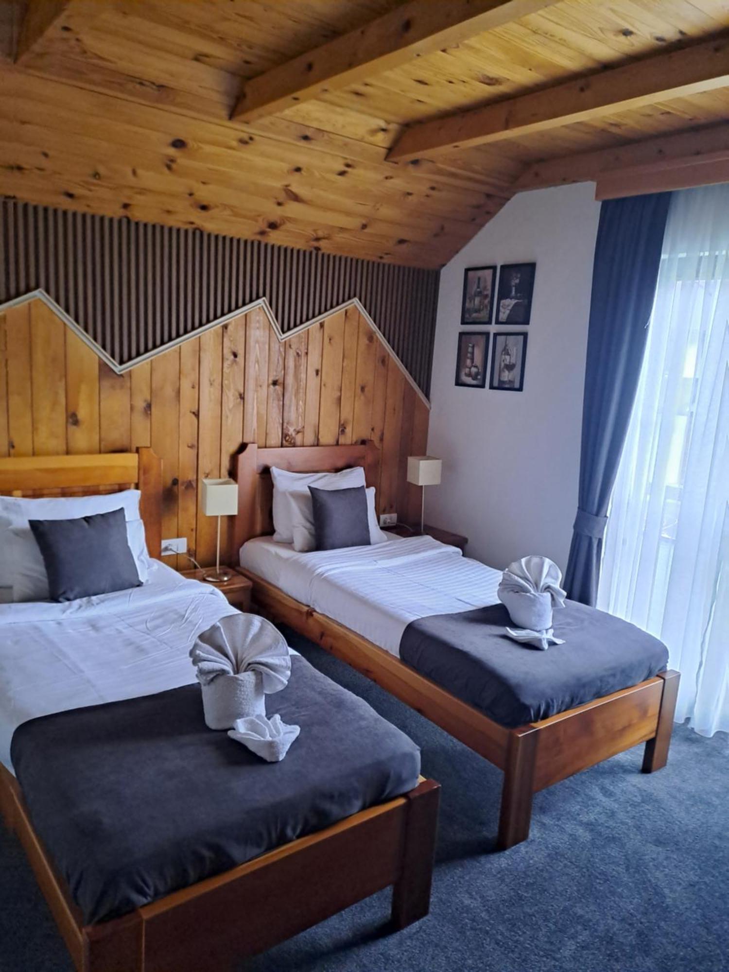 Rooms And Apartmants Mirovic コラシン エクステリア 写真